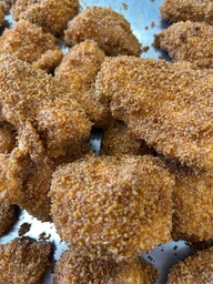 Nuggets de poulet, légumes de saison et pommes de terre rôties