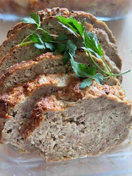 Pain de viande, légumes de saison et pommes de terre rôties